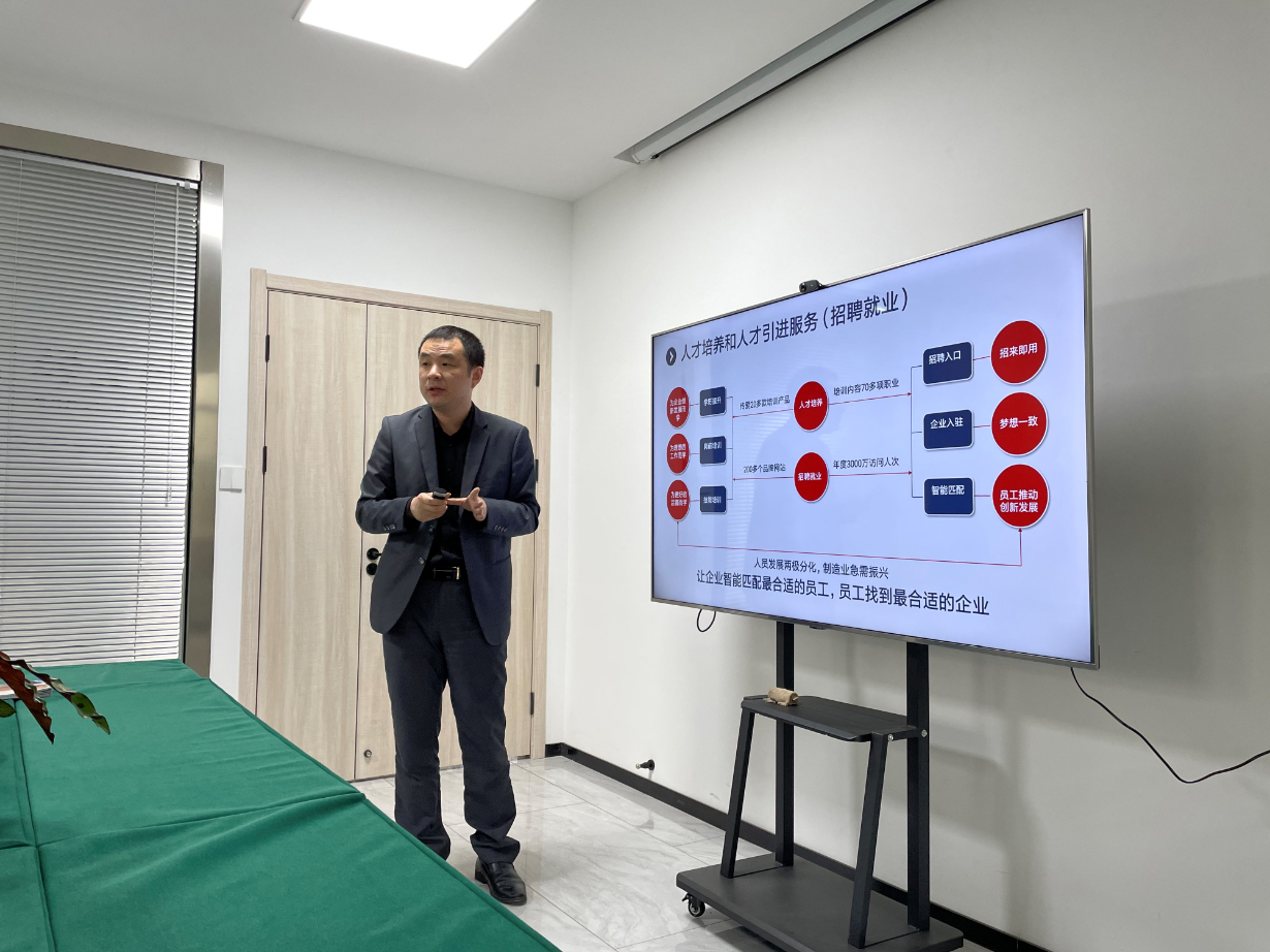 李振坤阐述“人才培养和人才引进服务”的观点